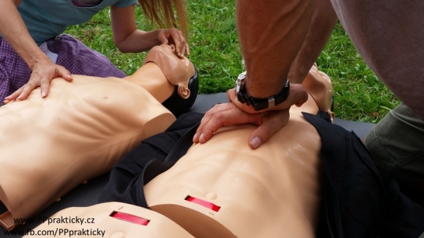 Kurz první pomoci IPRK - 15ti minutová resuscitace dala všem zabrat